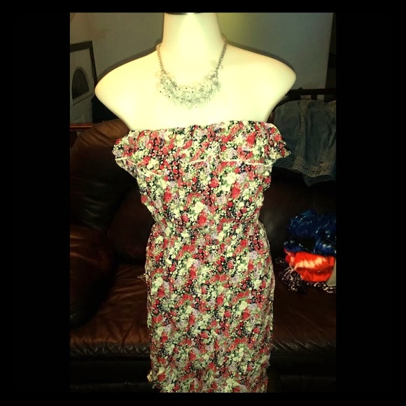 💐👗BLACK/RED/WHITE FLORAL STRAPLESS DRESS💐👗 - Picture 1 of 1